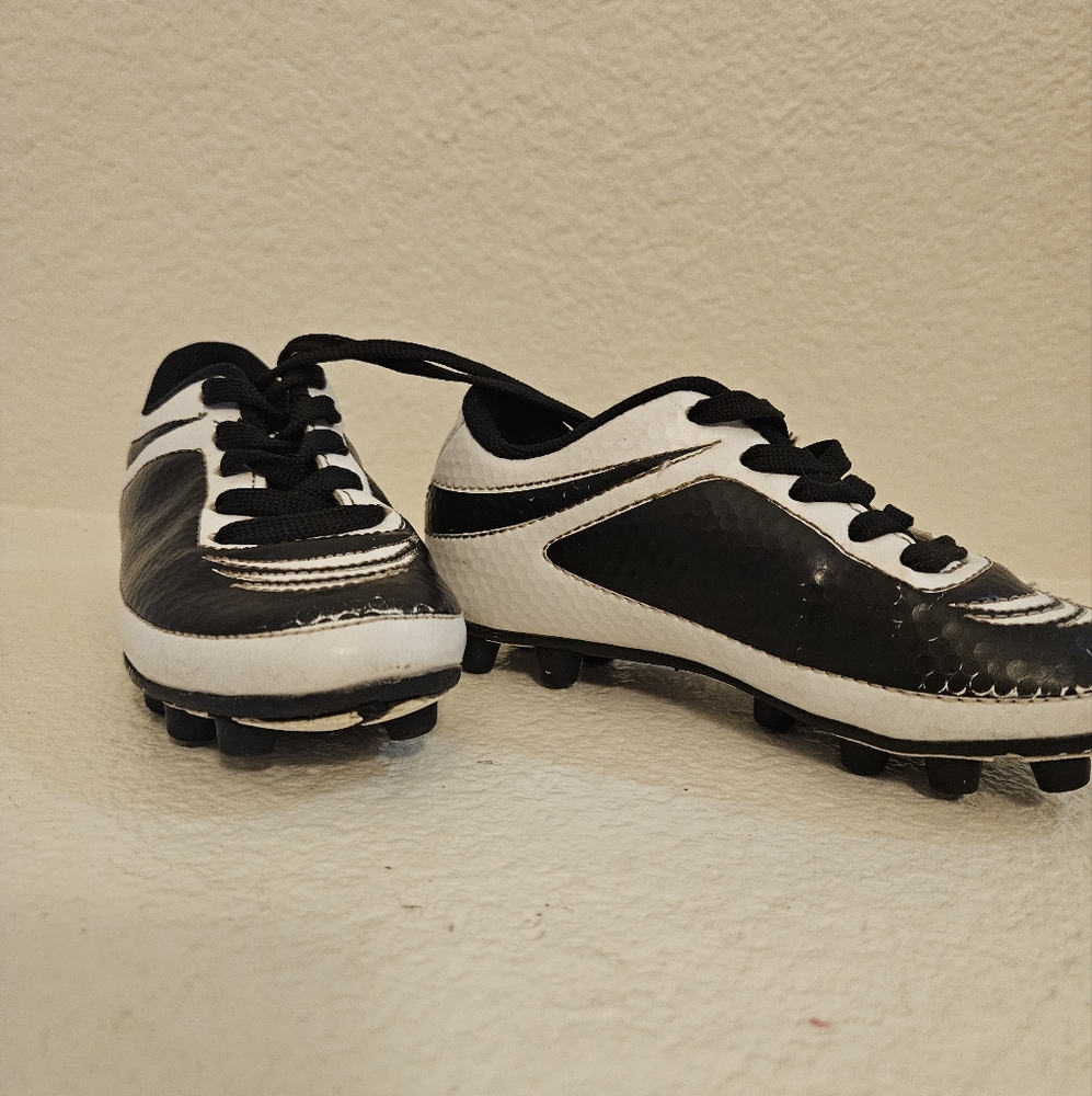 Soccer cleats